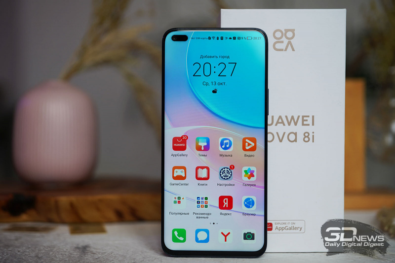  Huawei nova 8i, лицевая панель: в углу — блок с фронтальной камерой и неопознанным датчиком 