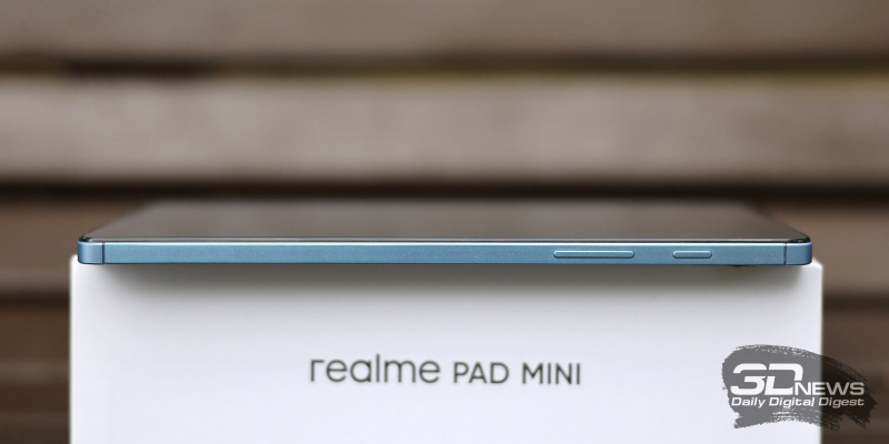  realme Pad mini, правая грань: клавиша питания и клавиша регулировки громкости 